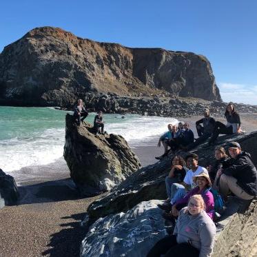 EES students on a fieldtrip to the ocean